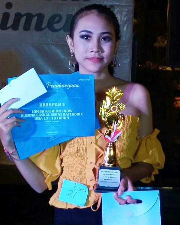 36. Tjokorda Indah Natalia - Juara 1 Harapan III Lomba Fasion Casual Bebas