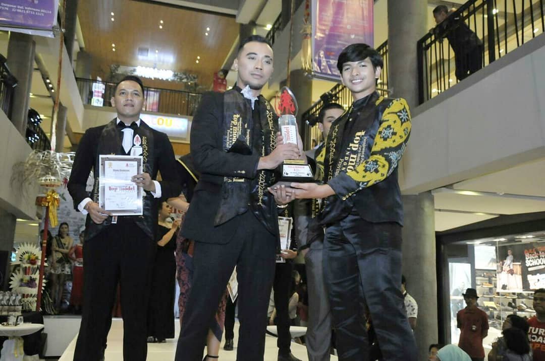 40. A. A. D. Dalem Dwi Putra - Juara 1 Top Model Pria Indonesia Provinsi Bali (The Best Foto Model The Best Peragawan) 2019
