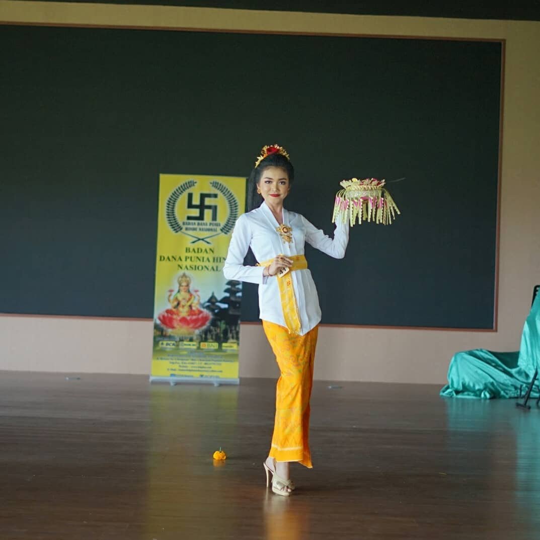 57. Putu Diva Ayuda Putri - Juara 1 Lomba Busana Adat Ke Pura Tingkat SMP