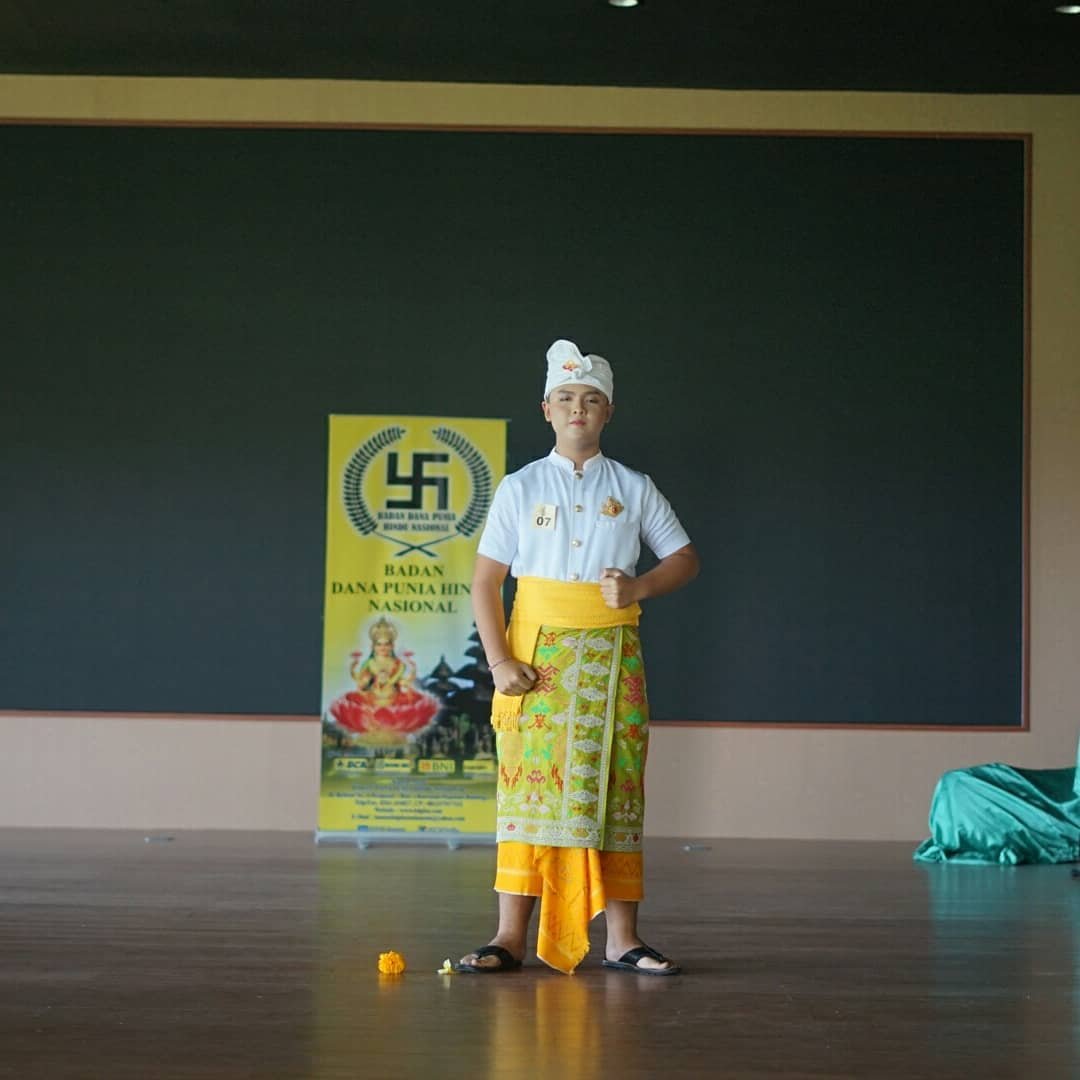 58. Manik Kanaka - Juara Harapan 2 Lomba Busana Adat Ke Pura Tingkat SMP