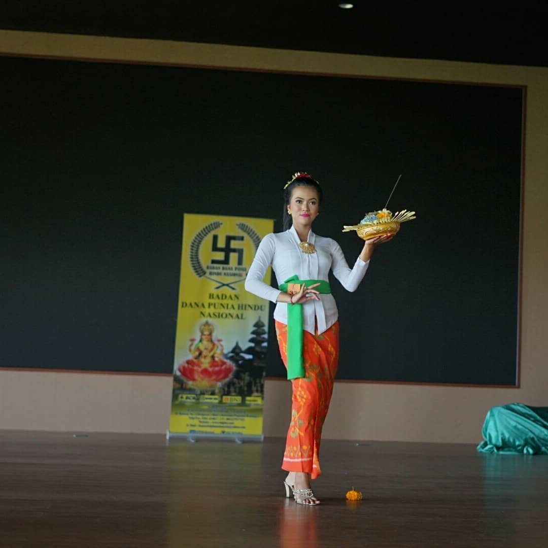 60. Ida Ayu Putu Yascitayati - Juara 3 Lomba Busana Adat Ke Pura Tingkat SMA